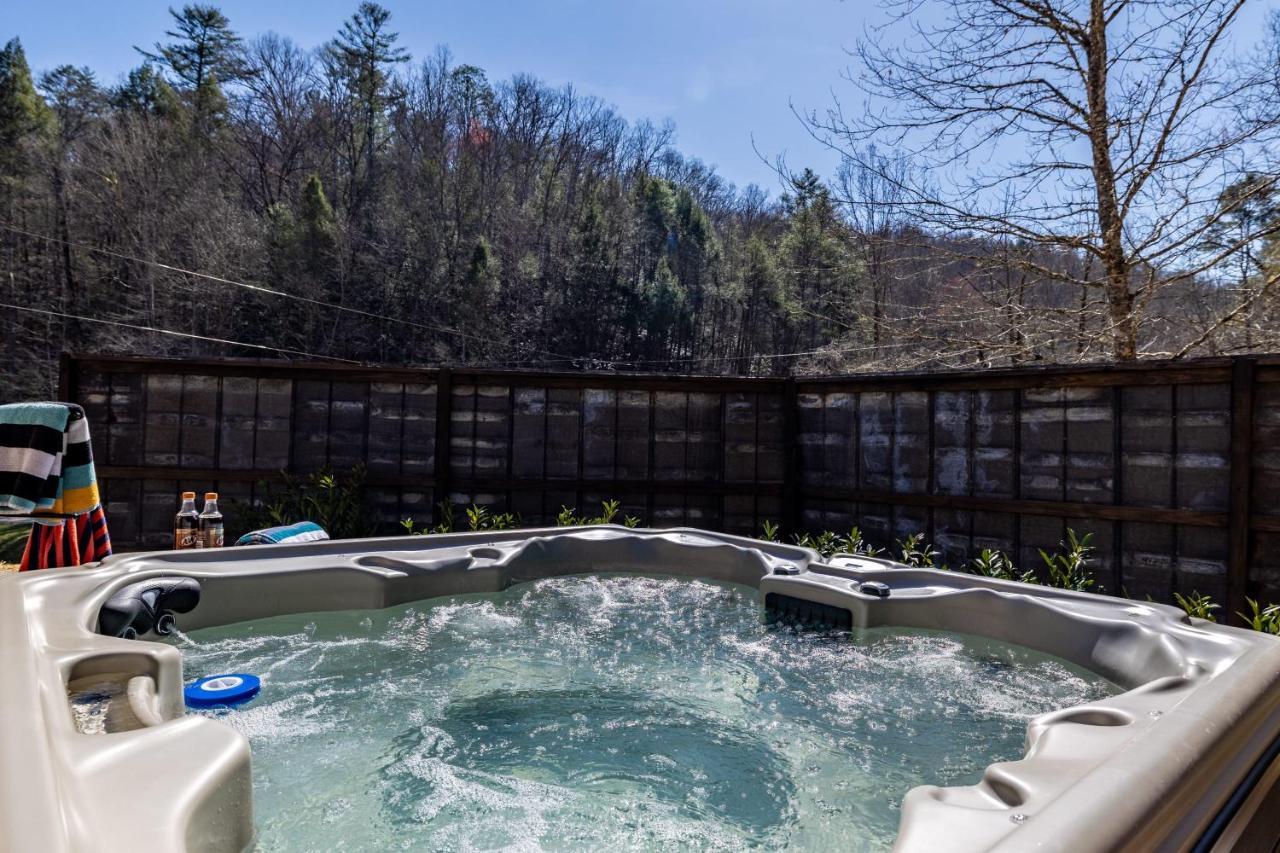 New Rustic Luxe Cabin Billiards Spa Near Gsmnp Townsend Exterior foto
