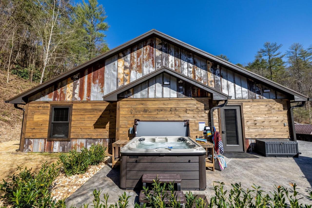 New Rustic Luxe Cabin Billiards Spa Near Gsmnp Townsend Exterior foto